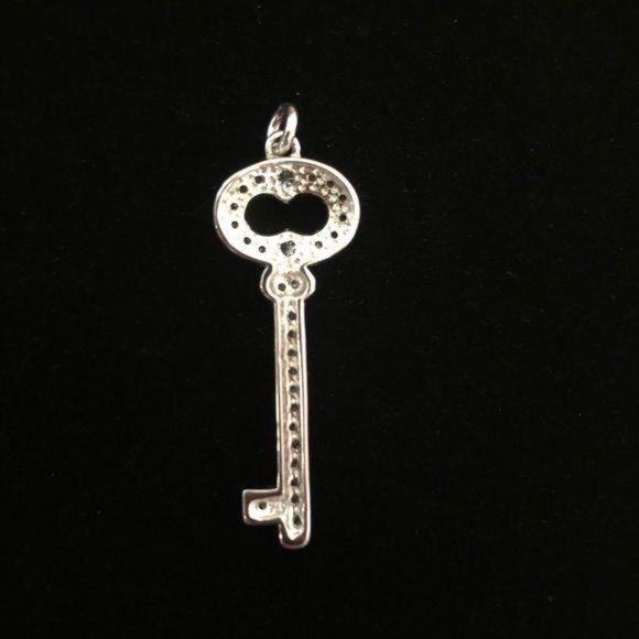 925 Sterling Silver Cubic Zirconia Key Pendant Love Key to my Heart Sweetheart - Picture 2 of 3